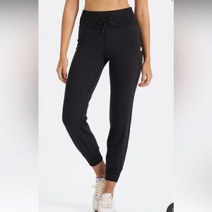 Vuori black women’s joggers